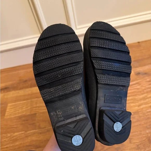 Hunter Black Rain Boots Waterproof Ankle Design - Picture 5 of 8